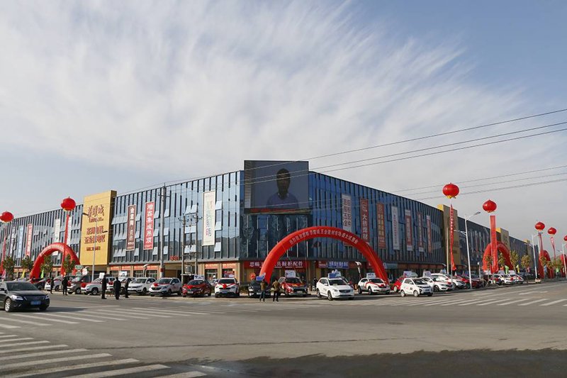 面对装修市场，如何选择合适的瓷砖品牌成了不少家庭的难题？今天就让我们一起来探讨一下这个问题吧。